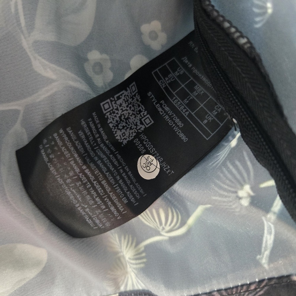 GUESS Women's Black Cream Floral Crop Blouse Size Medium Long Sleeve Satin‎ - Picture 11 of 11